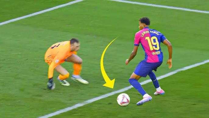 Yamal wearing the No. 19 Barcelona shirt, controlling the ball on the flank mid-game.
