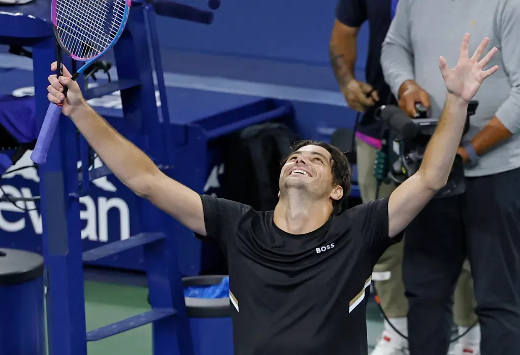 Fritz after his match, with a triumphant gesture.