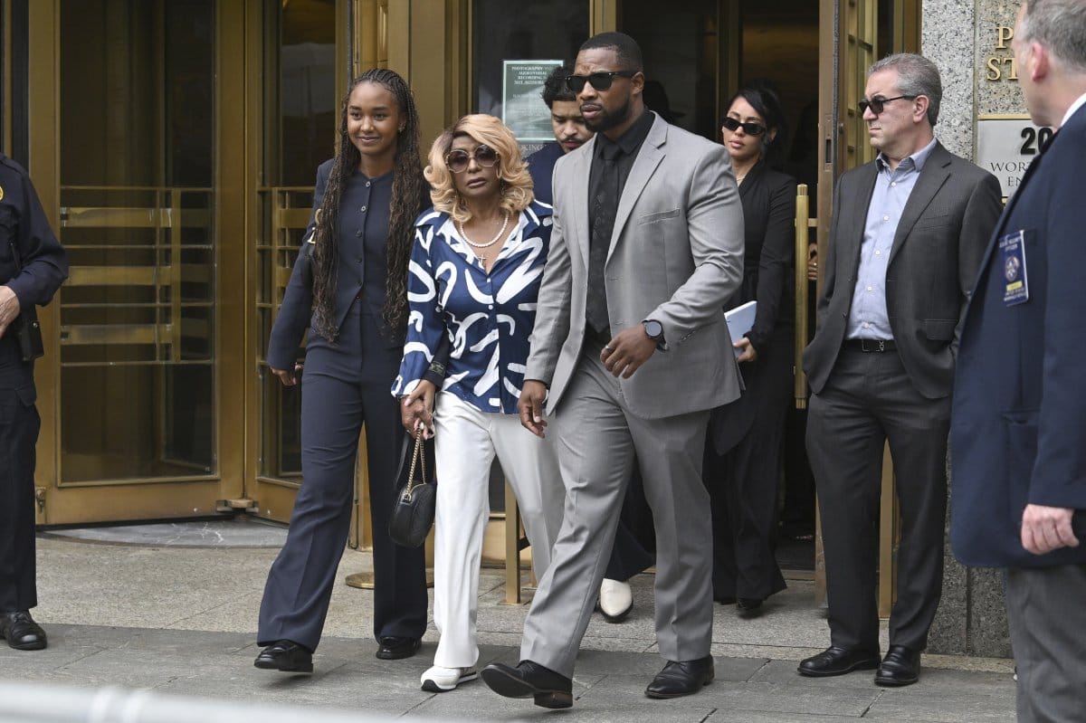Diddy walks out of court holding hands with Yung Miami after “Not Guilty” verdict in high-profile trial, surrounded by legal team and supporters