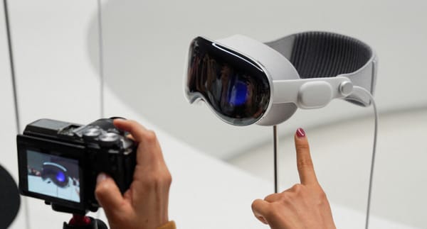 Vision Pro 2 review, Apple headset 2025, spatial computing, XR wearables, Apple fan reactions, Threads/X testimonials